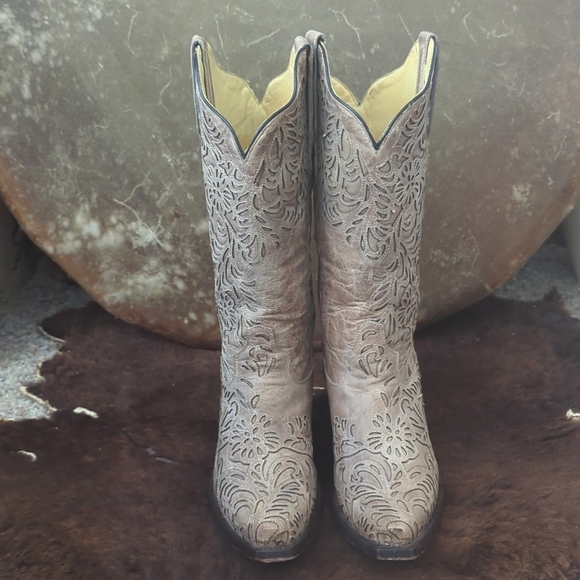 CORRAL G1388 ladies floral cut-out leather snip toe cowgirl boots sz8.5 like new - Picture 6 of 16